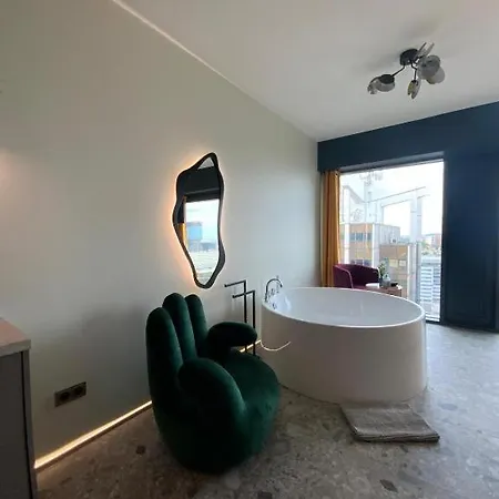 아파트 Panorama Level 25 & 26 - Soak In The Sky